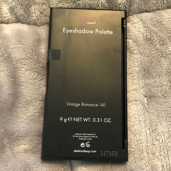 New Sleek Palettes. Eyeshadow and Blush - Picture 3 of 4